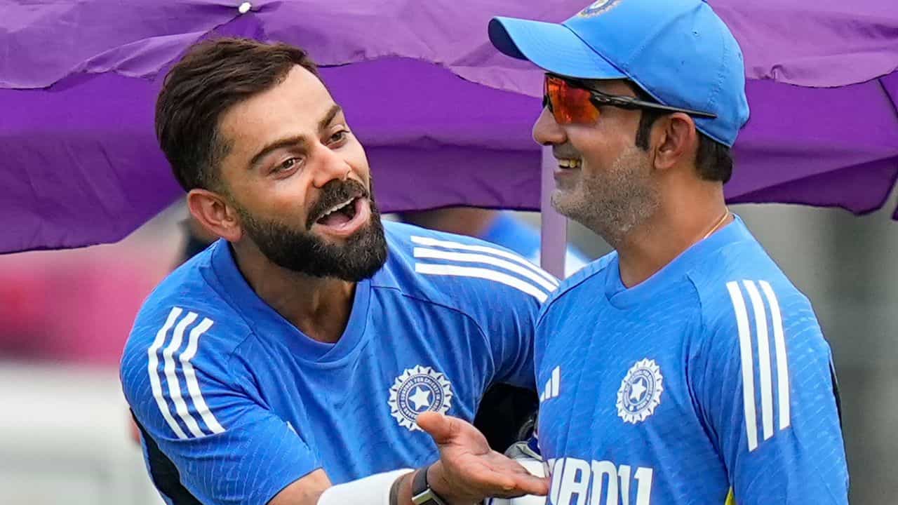 Gambhir-Kohli: সব ঝামেলার কিসসা অতীত! গম্ভীরকে পাশে নিয়ে কোহলি বললেন, চলো নতুন শুরু করি... Gambhir-Kohli: সব ঝামেলার কিসসা অতীত! গম্ভীরকে পাশে নিয়ে কোহলি বললেন, চলো নতুন শুরু করি...