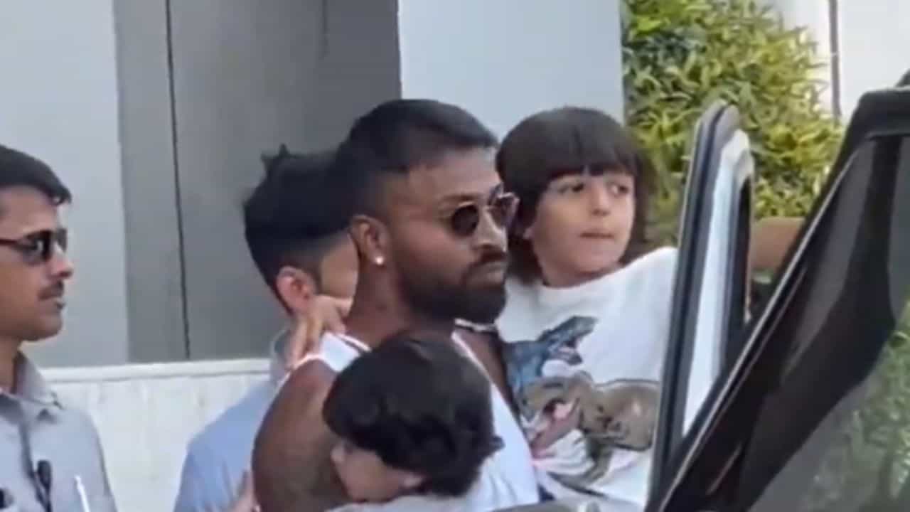 Hardik Pandya: ভিডিয়ো: দূর-দূরান্তে নেই নাতাশা, ছেলে অগস্ত্যকে কোলে নিয়ে হার্দিকের মুখে চওড়া হাসি Hardik Pandya: ভিডিয়ো: দূর-দূরান্তে নেই নাতাশা, ছেলে অগস্ত্যকে কোলে নিয়ে হার্দিকের মুখে চওড়া হাসি