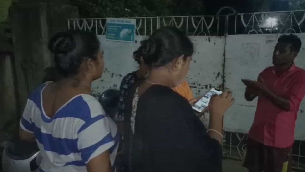 Haridevpur: ওয়ার্ডেনের স্বামীই কাঠগড়ায়, হরিদেবপুরের হস্টেলে চার নাবালিকা ছাত্রীকে শ্লীলতাহানির অভিযোগ Haridevpur: ওয়ার্ডেনের স্বামীই কাঠগড়ায়, হরিদেবপুরের হস্টেলে চার নাবালিকা ছাত্রীকে শ্লীলতাহানির অভিযোগ