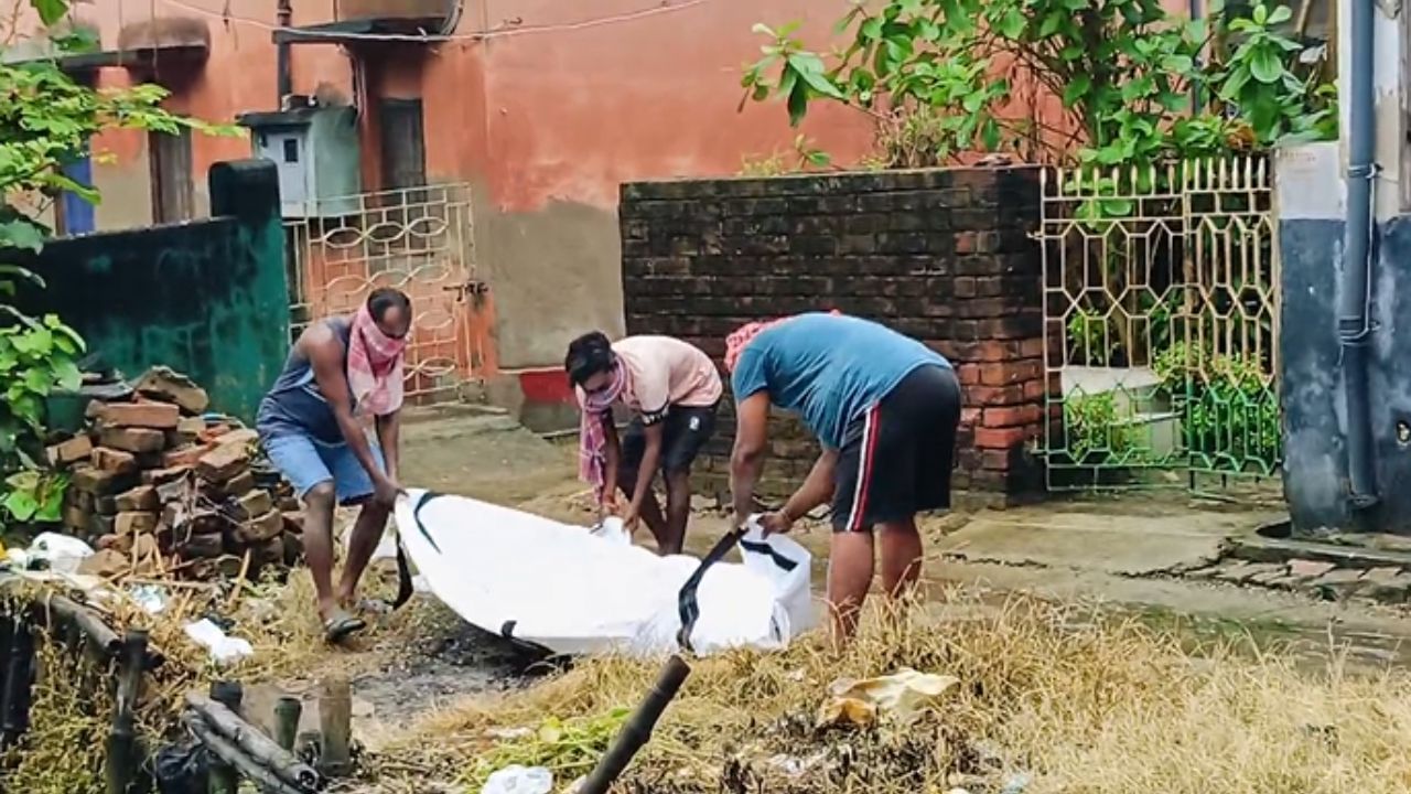 Hooghly: পুকুর থেকে নিখোঁজ যুবকের দেহ উদ্ধার