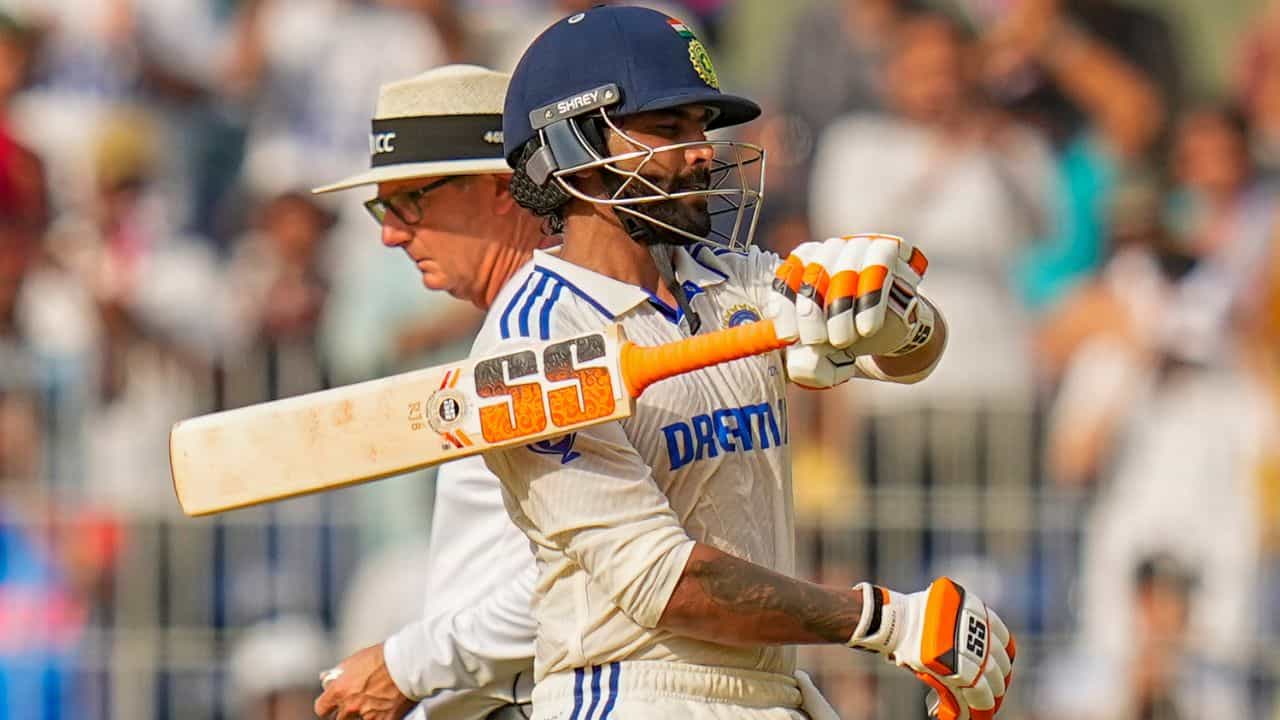 IND vs BAN: বাঘ দেখলেই শিকারে বেরোন! আবারও 'তলোয়ার-বাজি' জাডেজার IND vs BAN: বাঘ দেখলেই শিকারে বেরোন! আবারও 'তলোয়ার-বাজি' জাডেজার
