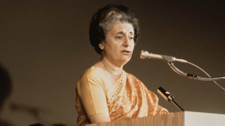 যুদ্ধজয়ের দিনেই এমার্জেন্সি মিটিং, শেষ মুহূর্তে কেন সিদ্ধান্ত বদল ইন্দিরার? যুদ্ধজয়ের দিনেই এমার্জেন্সি মিটিং, শেষ মুহূর্তে কেন সিদ্ধান্ত বদল ইন্দিরার?
