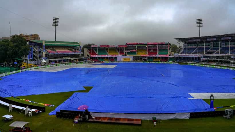 IND vs BAN: দ্বিতীয় দিনের খেলায় ভিলেন বৃষ্টি, রোহিত-শান্তরা স্টেডিয়াম ছেড়ে ফিরলেন হোটেলে