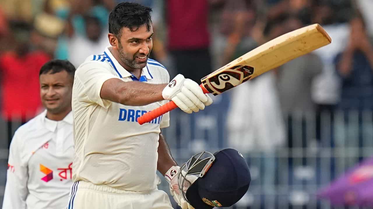 Ravichandran Ashwin: 'আগের বার তুমিই কোচ ছিলে', ঘরের মাঠে টানা সেঞ্চুরিতে যা বললেন অশ্বিন Ravichandran Ashwin: 'আগের বার তুমিই কোচ ছিলে', ঘরের মাঠে টানা সেঞ্চুরিতে যা বললেন অশ্বিন