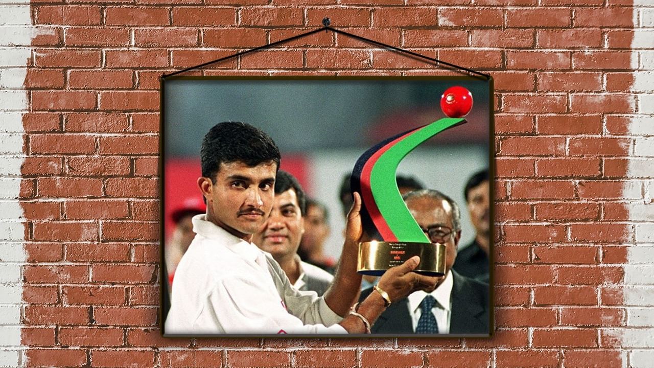 Indian skipper Sourav Ganguly shows the winners trophy 13 November 2000 at Dhaka