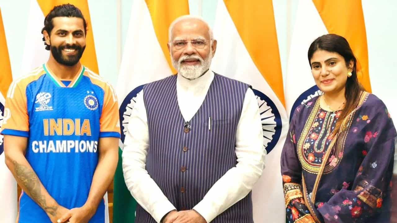 Ravindra Jadeja: বাবা-দিদির 'হাত' ছেড়ে, বউয়ের পথে বিজেপিতে রবীন্দ্র জাডেজা Ravindra Jadeja: বাবা-দিদির 'হাত' ছেড়ে, বউয়ের পথে বিজেপিতে রবীন্দ্র জাডেজা
