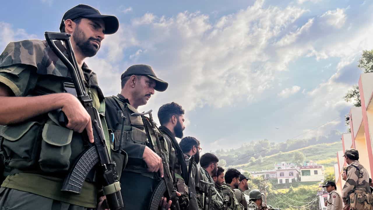 Jammu and Kashmir Assembly Election 2024 Phase 2 Voting Day Live Updates: সন্ত্রাসবাদের হুমকি উড়িয়ে ৫৬ শতাংশেরও বেশি ভোট পড়ল জম্মু-কাশ্মীরে Jammu and Kashmir Assembly Election 2024 Phase 2 Voting Day Live Updates: সন্ত্রাসবাদের হুমকি উড়িয়ে ৫৬ শতাংশেরও বেশি ভোট পড়ল জম্মু-কাশ্মীরে