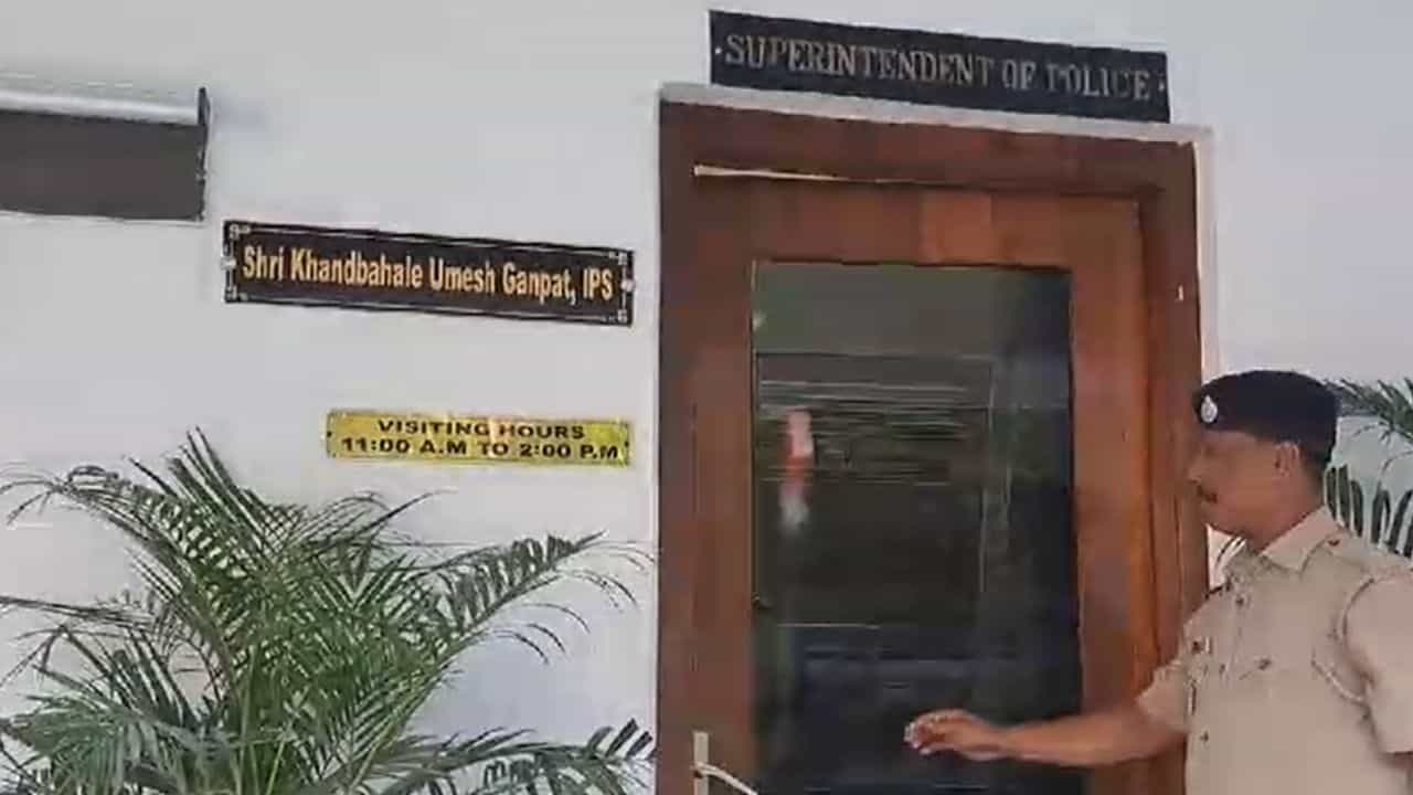Allegation against Civic Volunteer: বিয়ের প্রতিশ্রুতি দিয়ে লাগাতার সহবাস, থানায় যেতেই 'হুমকি' Allegation against Civic Volunteer: বিয়ের প্রতিশ্রুতি দিয়ে লাগাতার সহবাস, থানায় যেতেই 'হুমকি'