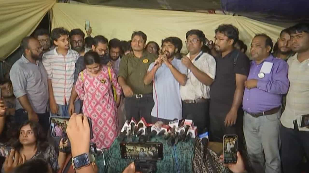 Junior Doctors demands: কোন কোন দাবি পূরণ হল না জুনিয়র ডাক্তারদের? Junior Doctors demands: কোন কোন দাবি পূরণ হল না জুনিয়র ডাক্তারদের?