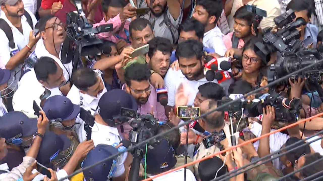 Doctors Protest: প্লিজ ল অ্যান্ড অর্ডার বুঝুন, পাল্টা পুলিশ আধিকারিকদের জুনিয়র ডাক্তারদের উত্তর, আমরা কি বাচ্চা ছেলে? জানি কোথা থেকে হয়, কখন চেঞ্জ হয়