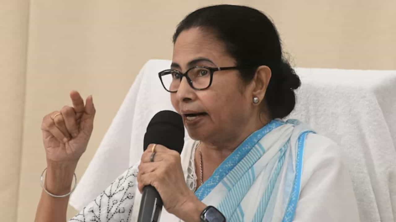 Mamata Banerjee: ওরা যা বলবে, সব মানতে হবে? এত জেদ কেন?: মমতা Mamata Banerjee: ওরা যা বলবে, সব মানতে হবে? এত জেদ কেন?: মমতা