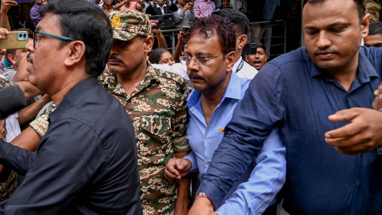 RG Kar: সুগার, ইউরিক অ্যাসিড টেস্ট থেকেও কোটি কোটি টাকা রোজগার! সন্দীপের আমলে কী হয়েছে আরজি করে?