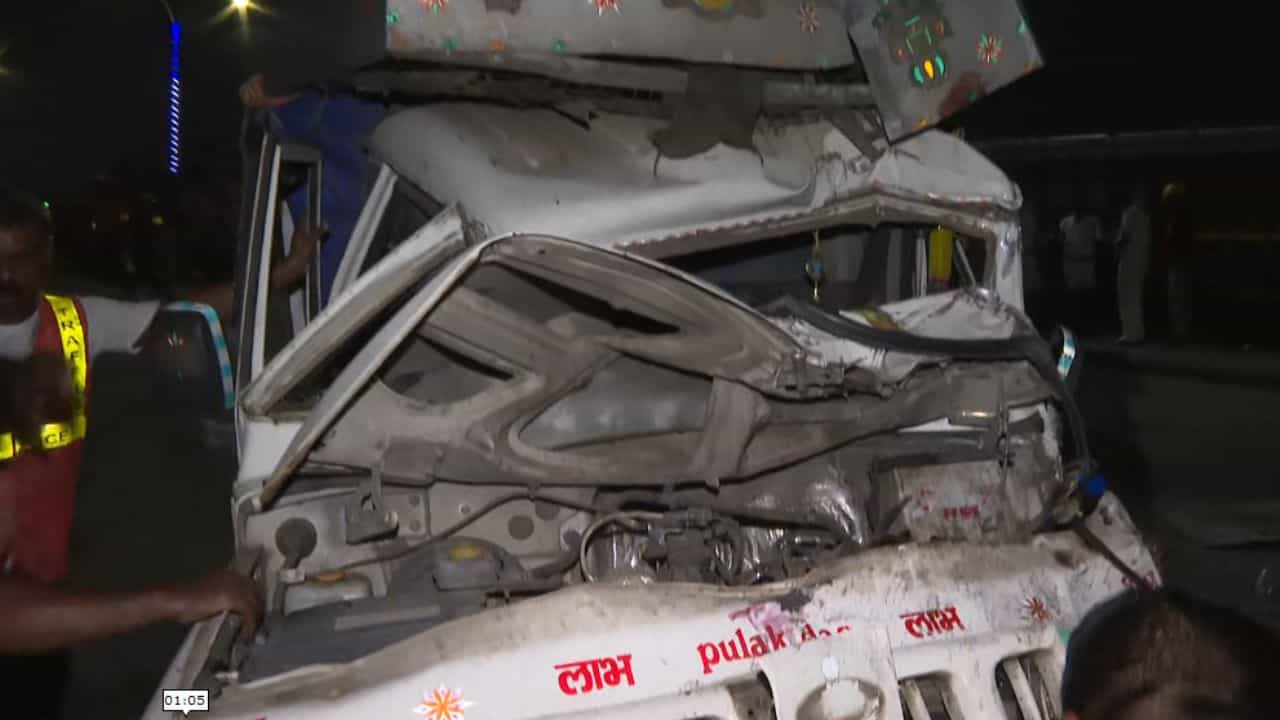 Accident: ডিভাইডার টপকে উল্টোদিকের লেনে উঠে গেল লরি, দ্বিতীয় হুগলি সেতুর ওপর ভয়াবহ দুর্ঘটনা Accident: ডিভাইডার টপকে উল্টোদিকের লেনে উঠে গেল লরি, দ্বিতীয় হুগলি সেতুর ওপর ভয়াবহ দুর্ঘটনা