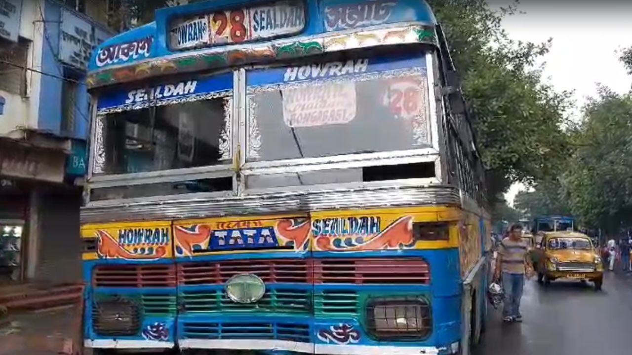 Bus Accident: বঙ্কিম সেতুর ওপর ভয়াবহ দুর্ঘটনা, তীব্রগতিতে গিয়ে সজোরে ধাক্কা মিনিবাসের