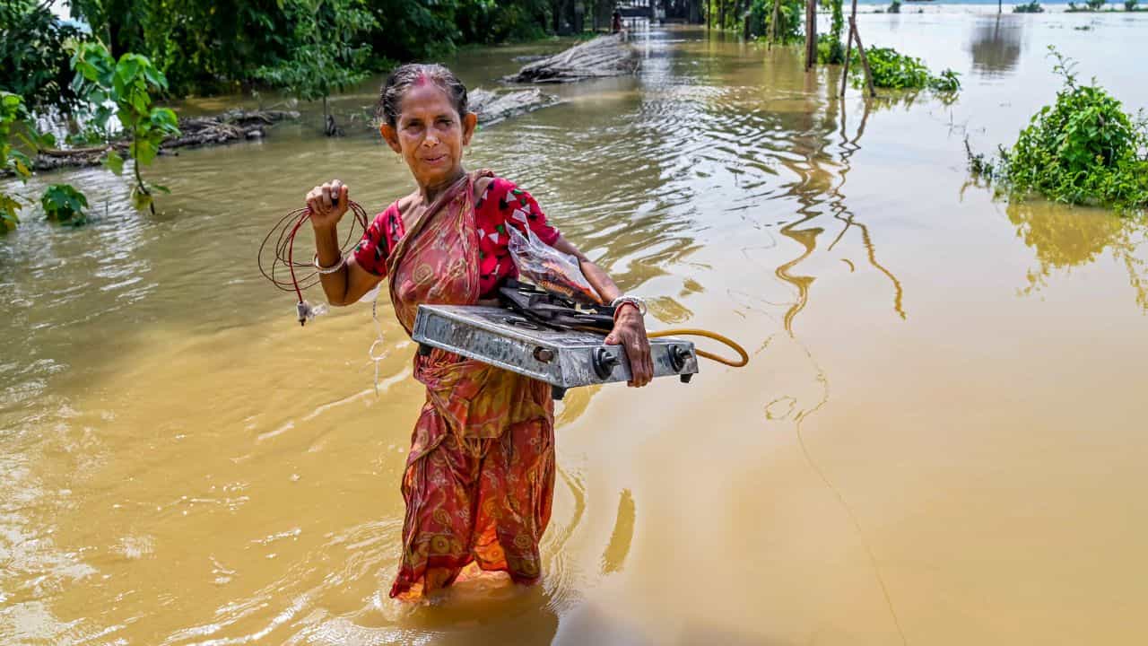 Flood in Bengal: দামোদর নয় কংসাবতী! 'ম্যান মেড বন্যা' নিয়ে অভিযোগের মাঝেই নতুন তত্ত্ব রাজ্যপালের Flood in Bengal: দামোদর নয় কংসাবতী! 'ম্যান মেড বন্যা' নিয়ে অভিযোগের মাঝেই নতুন তত্ত্ব রাজ্যপালের