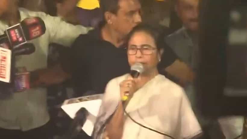 Mamata Banerjee: রাজ্যের সব রোগী কল্যাণ সমিতি ভেঙে দিয়ে বড় ঘোষণা করলেন মমতা