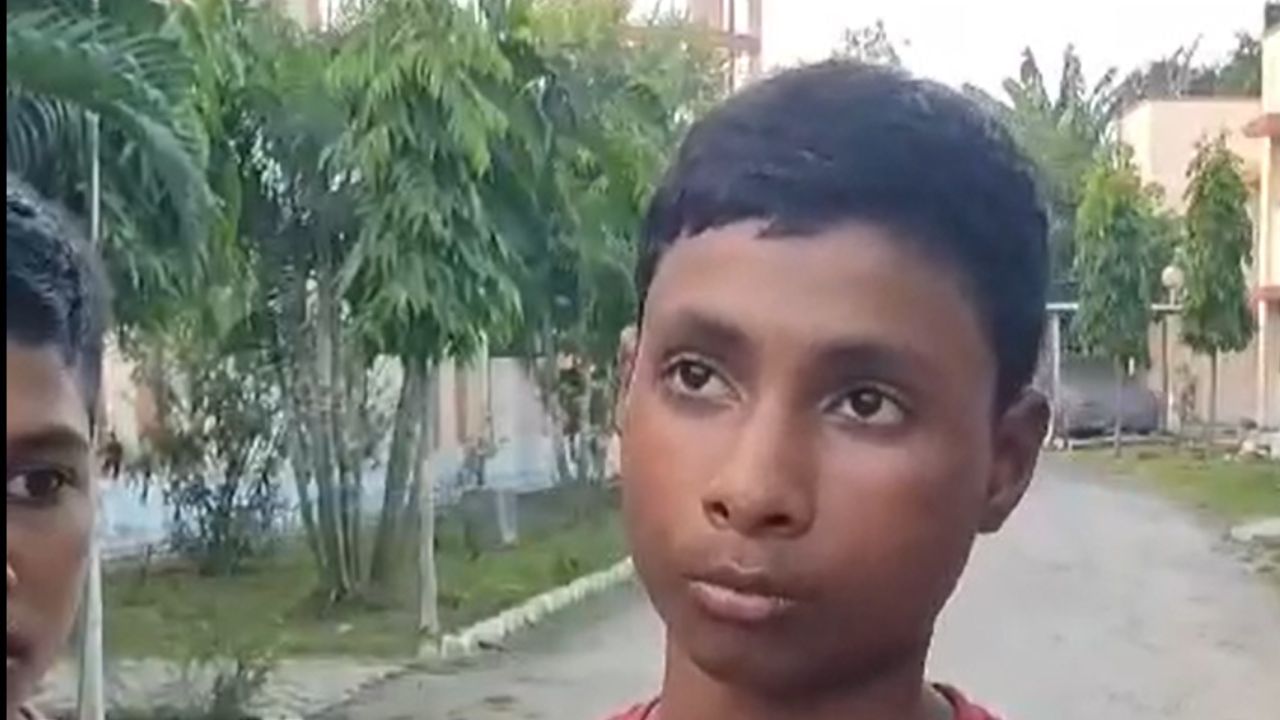 Ragging: 'রাত সাড়ে আটটায় ডাকল ওরা...', রাতের বেলায় স্কুলের ভিতরে এ কী কাণ্ড! Ragging: 'রাত সাড়ে আটটায় ডাকল ওরা...', রাতের বেলায় স্কুলের ভিতরে এ কী কাণ্ড!