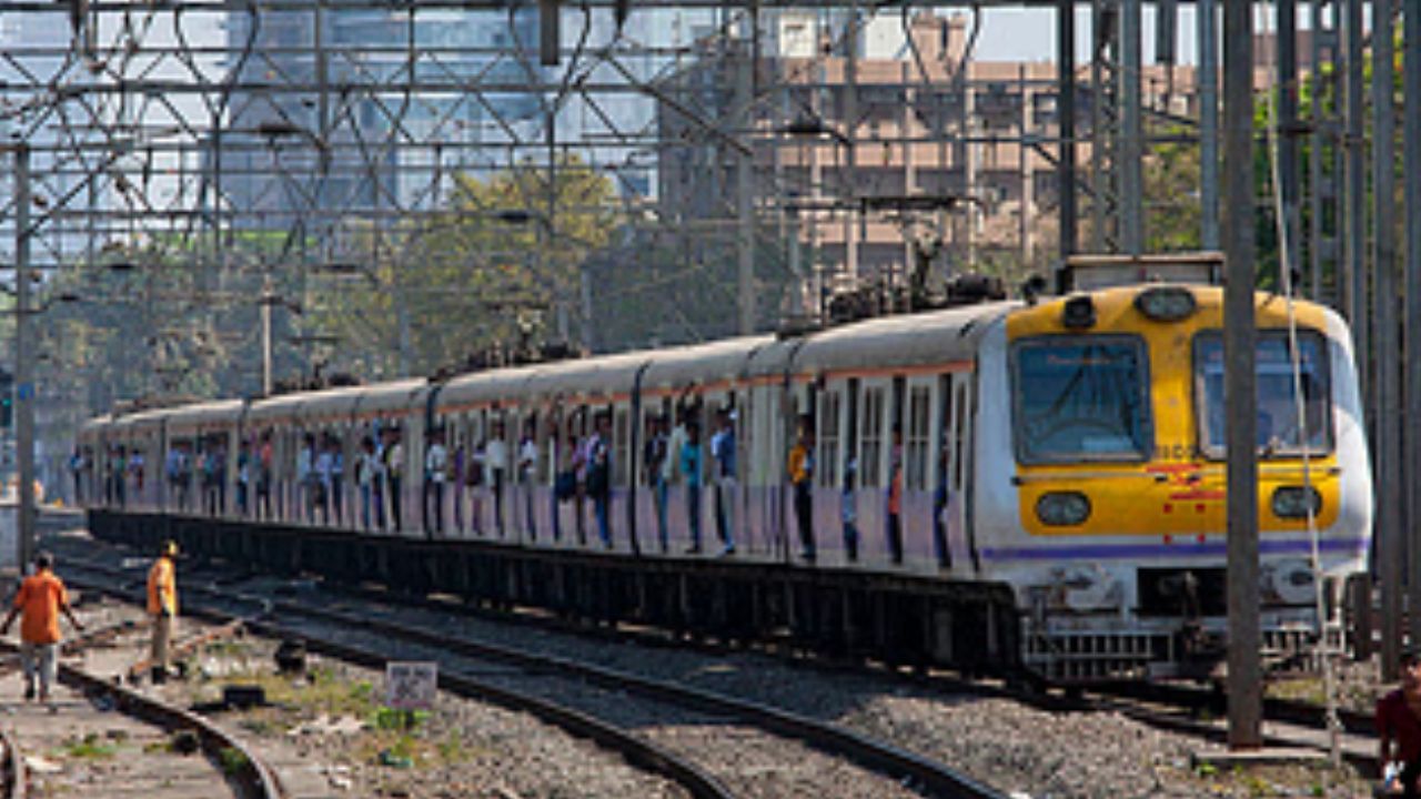 Indian Railway: একটি টিকিট কেটেই চড়তে পারেন ৮টি ট্রেনে, ঘুরতে পারেন ৫৬দিন, রেলের এই সুবিধের কথা জানতেন?