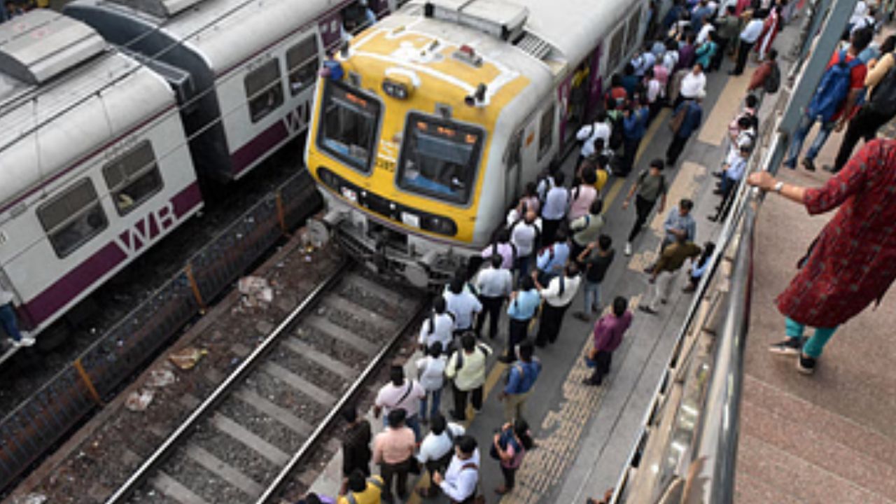 Railway: ট্রেনের টিকিট কনফার্ম না হলেও পাবেন AC-তে যাতায়াতের সুবিধা, বড় পরিকল্পনা রেলের Railway: ট্রেনের টিকিট কনফার্ম না হলেও পাবেন AC-তে যাতায়াতের সুবিধা, বড় পরিকল্পনা রেলের