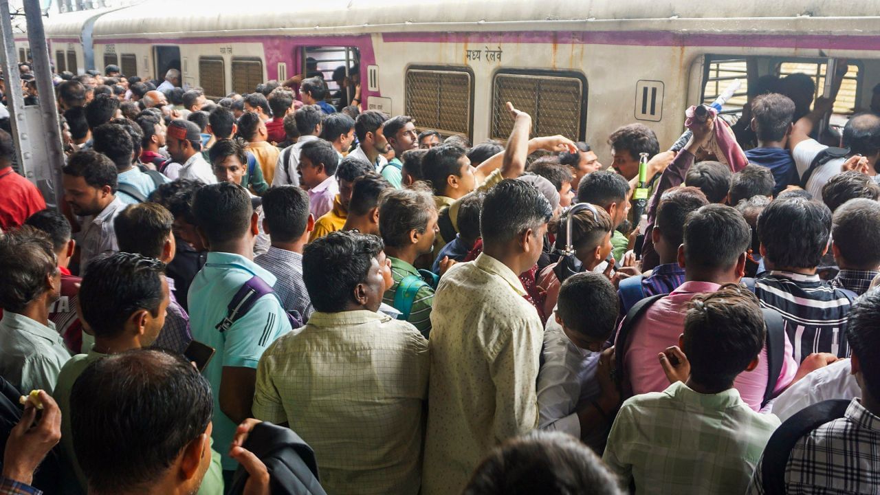 Sealdah Division: পুজোর ক'দিন শুধুমাত্র শিয়ালদহ ডিভিশনে ট্রেনে চেপেছেন কত যাত্রী, হিসেব দিল পূর্ব রেল