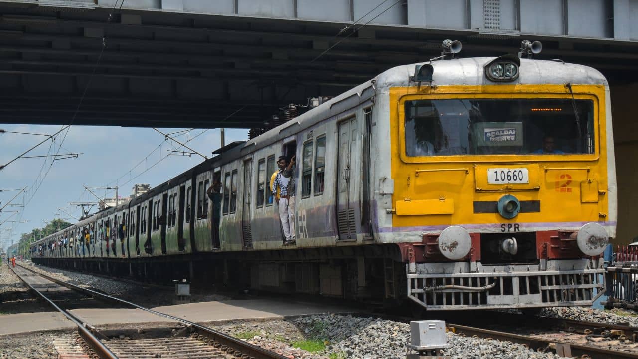Special Train: দিঘা-পুরী থেকে এনজেপি, হাওড়া-শিয়ালদহ থেকে পুজোয় চলবে একগুচ্ছ স্পেশাল ট্রেন, জেনে নিন রুটগুলি