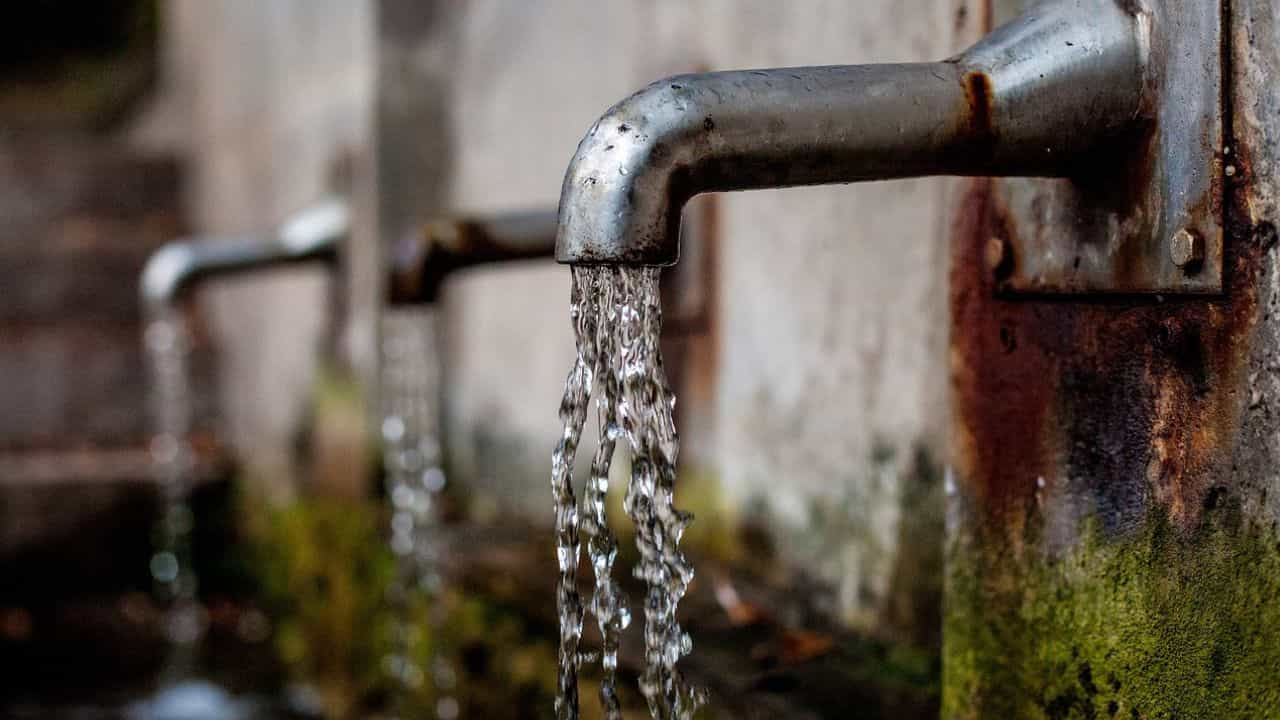 Chemical Water: শুধু জল খেয়েই অসুস্থ 'সোসাইটি'র শতাধিক বাসিন্দা, একে একে হাসপাতালে ভর্তি হল শিশুরাও Chemical Water: শুধু জল খেয়েই অসুস্থ 'সোসাইটি'র শতাধিক বাসিন্দা, একে একে হাসপাতালে ভর্তি হল শিশুরাও
