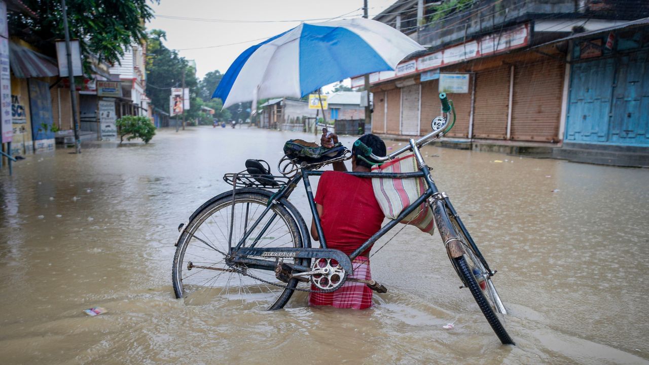 Weather Update: বিহারের বৃষ্টিতে ডুবতে পারে বাংলা! পুজোর আগেই জারি 'রেড অ্যালার্ট'