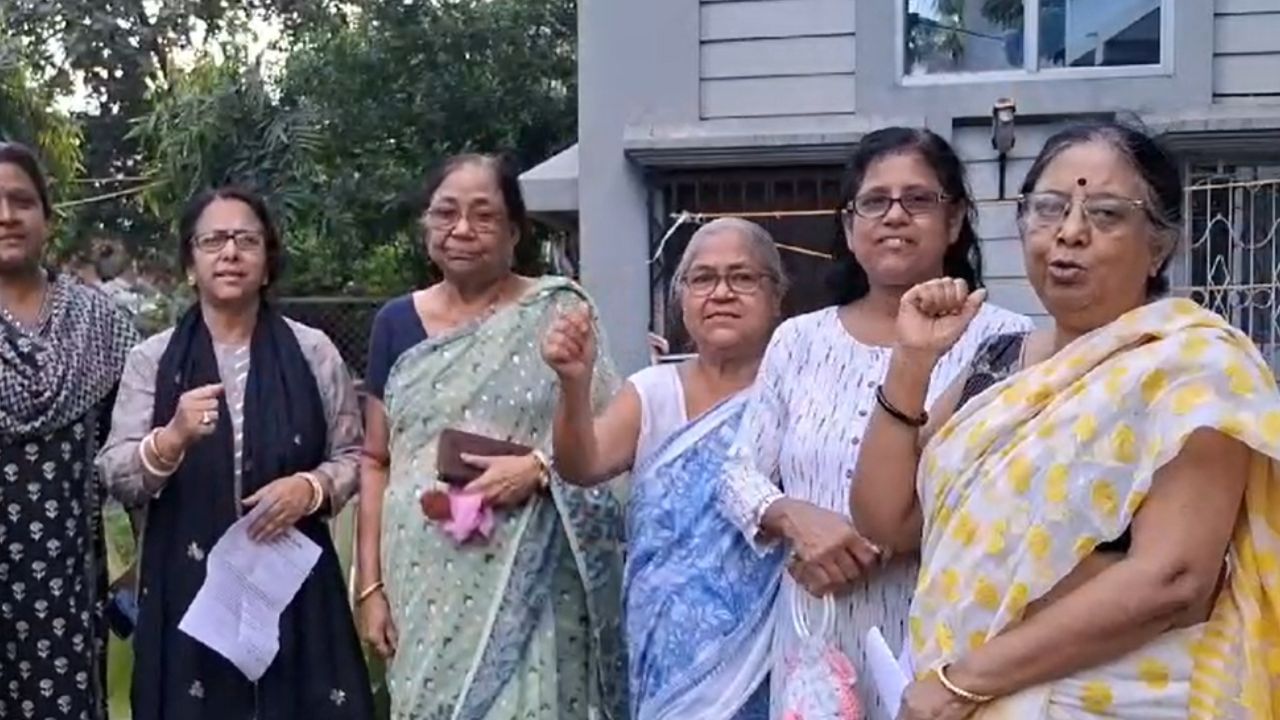 RG Kar Protest: 'আমরা তো মায়ের জাত... এবার সরকারের অনুদানটা নিতে পারব না' RG Kar Protest: 'আমরা তো মায়ের জাত... এবার সরকারের অনুদানটা নিতে পারব না'