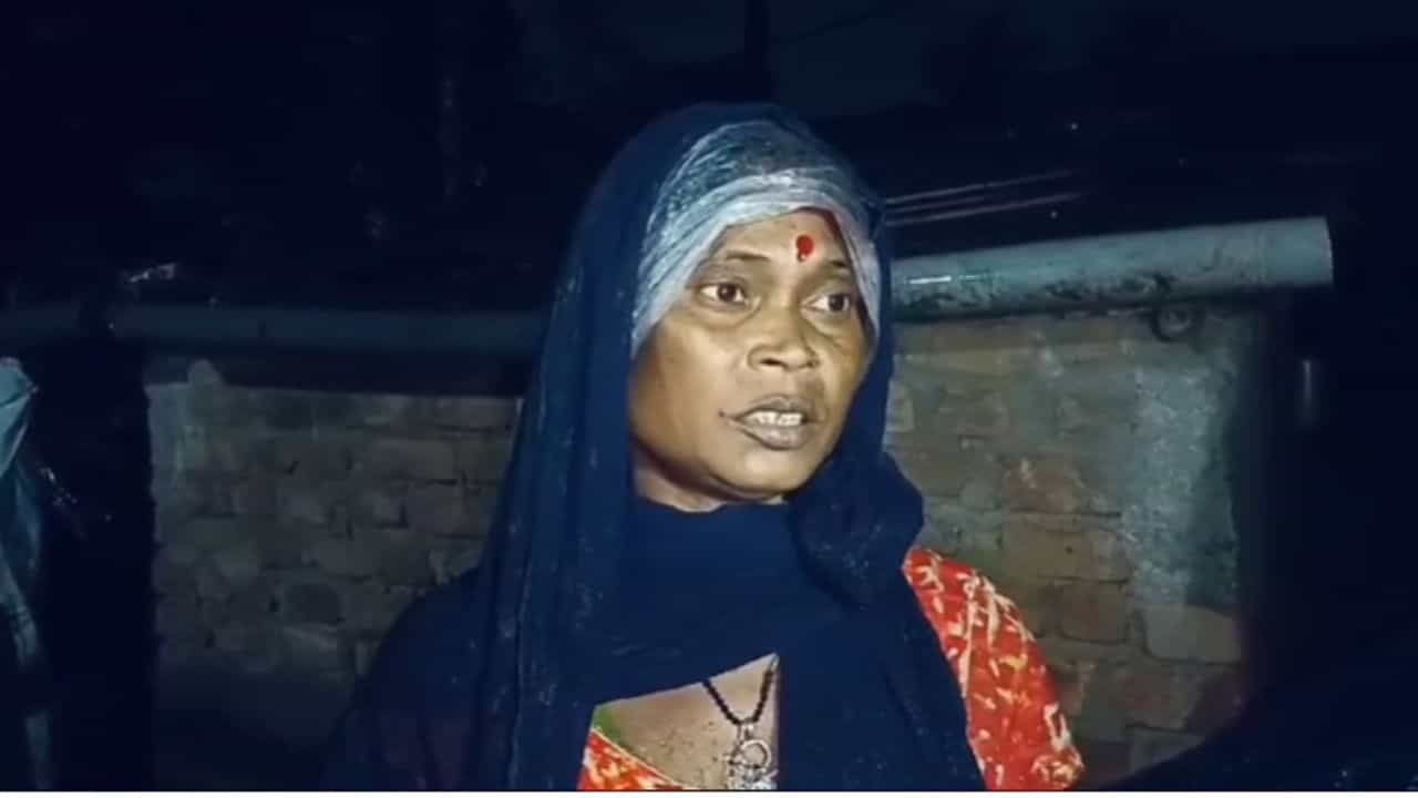 Arambag: কাজ থেকে ফিরে দেখছেন হু হু জল বাড়ছে, ত্রস্ত আরামবাগের বাসিন্দারা Arambag: কাজ থেকে ফিরে দেখছেন হু হু জল বাড়ছে, ত্রস্ত আরামবাগের বাসিন্দারা
