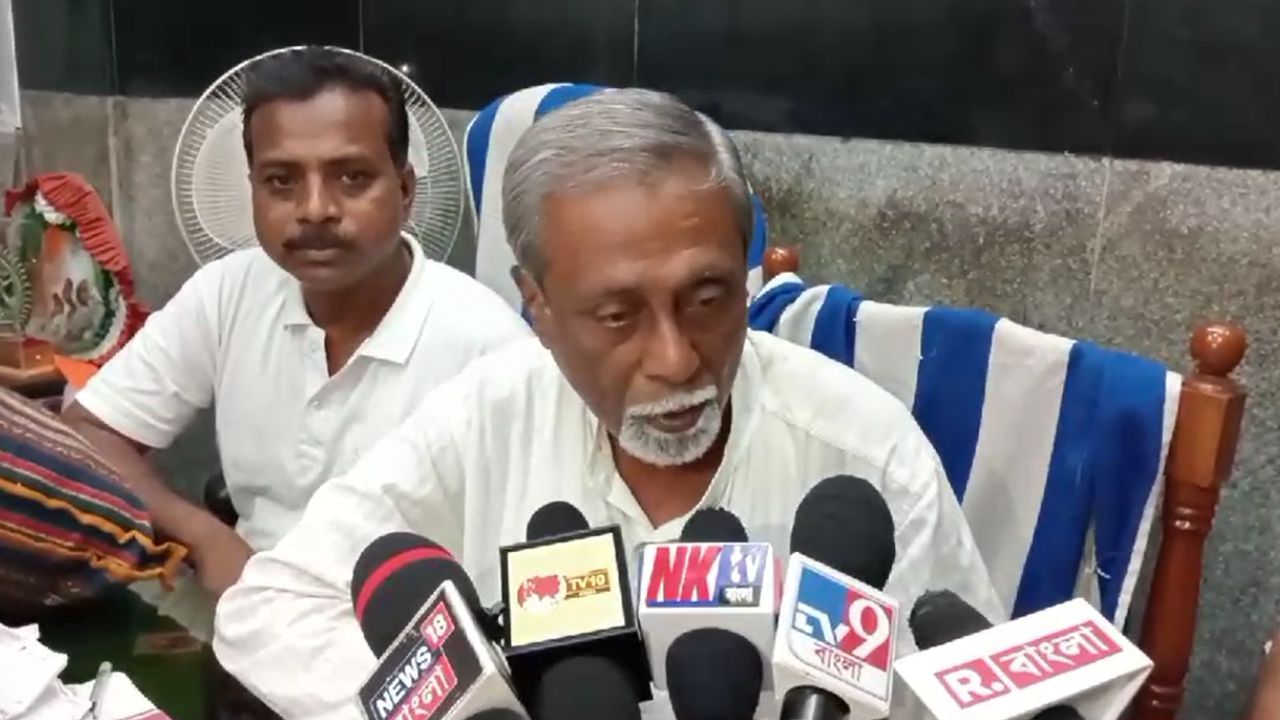 Chinsurah Municipality: অশান্তি সপ্তমে, পুর চেয়ারম্যানের বিরুদ্ধে অনাস্থা দলের কাউন্সিলরদেরই Chinsurah Municipality: অশান্তি সপ্তমে, পুর চেয়ারম্যানের বিরুদ্ধে অনাস্থা দলের কাউন্সিলরদেরই
