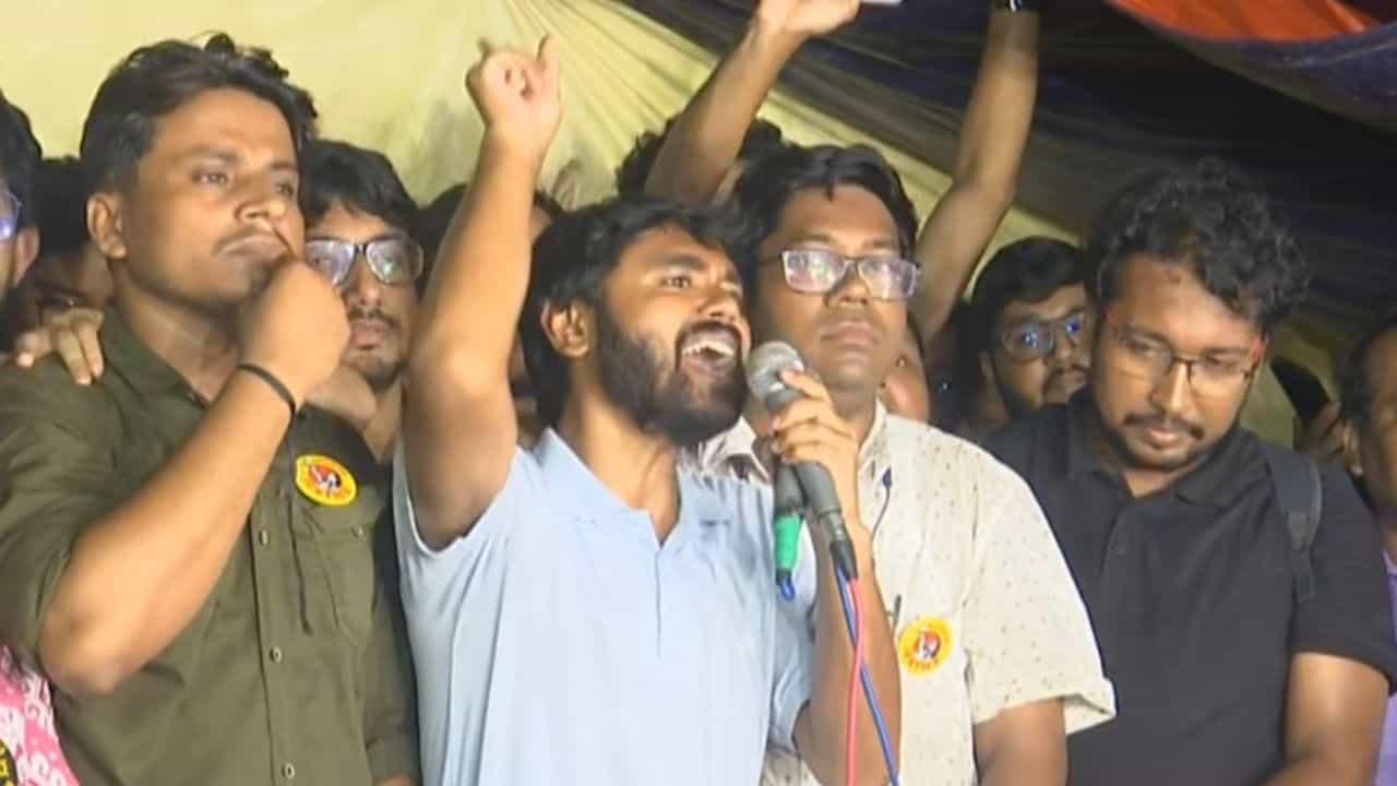 RG Kar Protest: এখনই কর্মবিরতি উঠছে না, জানিয়ে দিলেন জুনিয়র ডাক্তাররা RG Kar Protest: এখনই কর্মবিরতি উঠছে না, জানিয়ে দিলেন জুনিয়র ডাক্তাররা