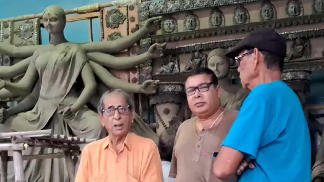Hooghly: ৮৫ হাজার টাকা নেবে না, পুজোর মুখেও ফেরানো চলছে পুজোর অনুদান Hooghly: ৮৫ হাজার টাকা নেবে না, পুজোর মুখেও ফেরানো চলছে পুজোর অনুদান