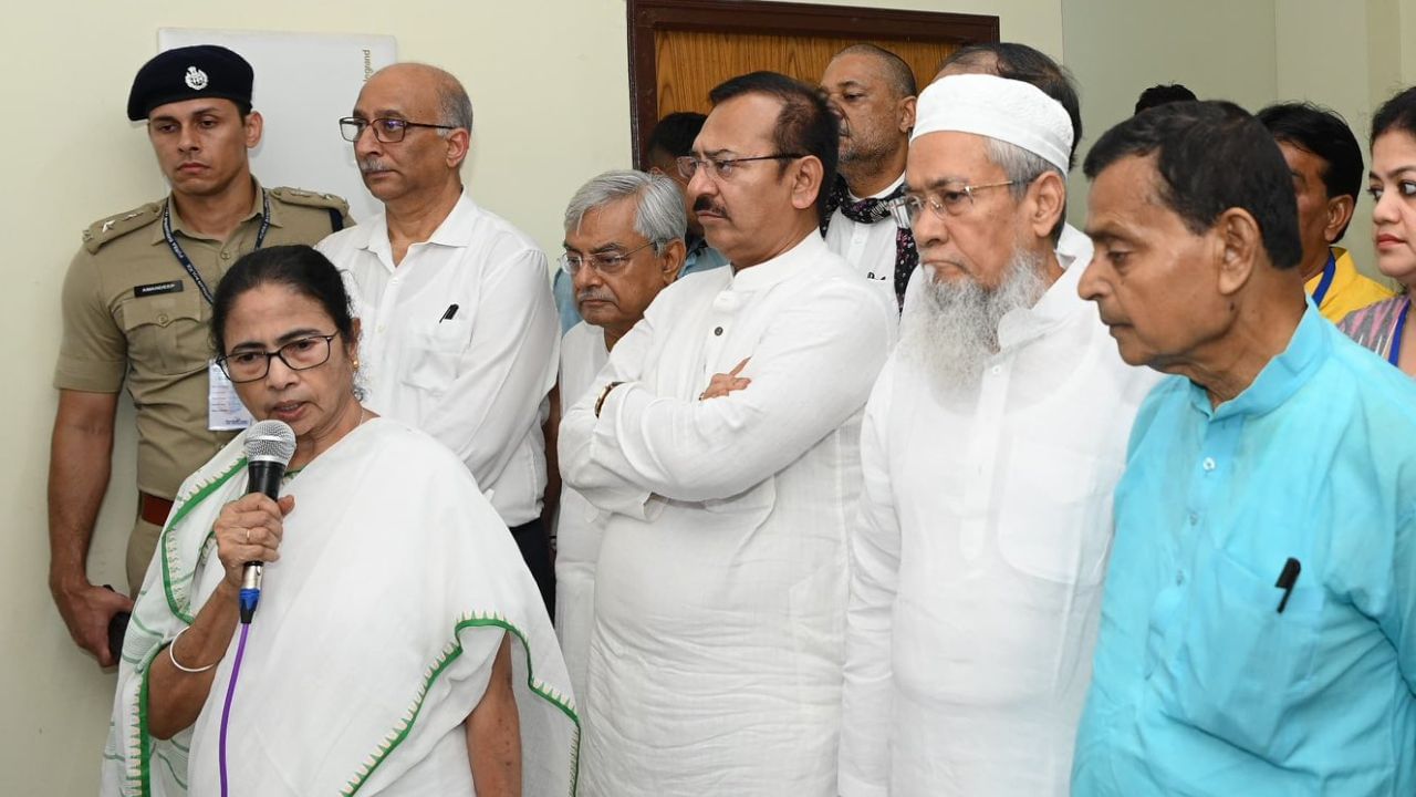Mamata Banerjee: তালিকায় নাম না থাকলেও খতিয়ে দেখা হবে... গৃহহারাদের আশ্বাস মমতার Mamata Banerjee: তালিকায় নাম না থাকলেও খতিয়ে দেখা হবে... গৃহহারাদের আশ্বাস মমতার
