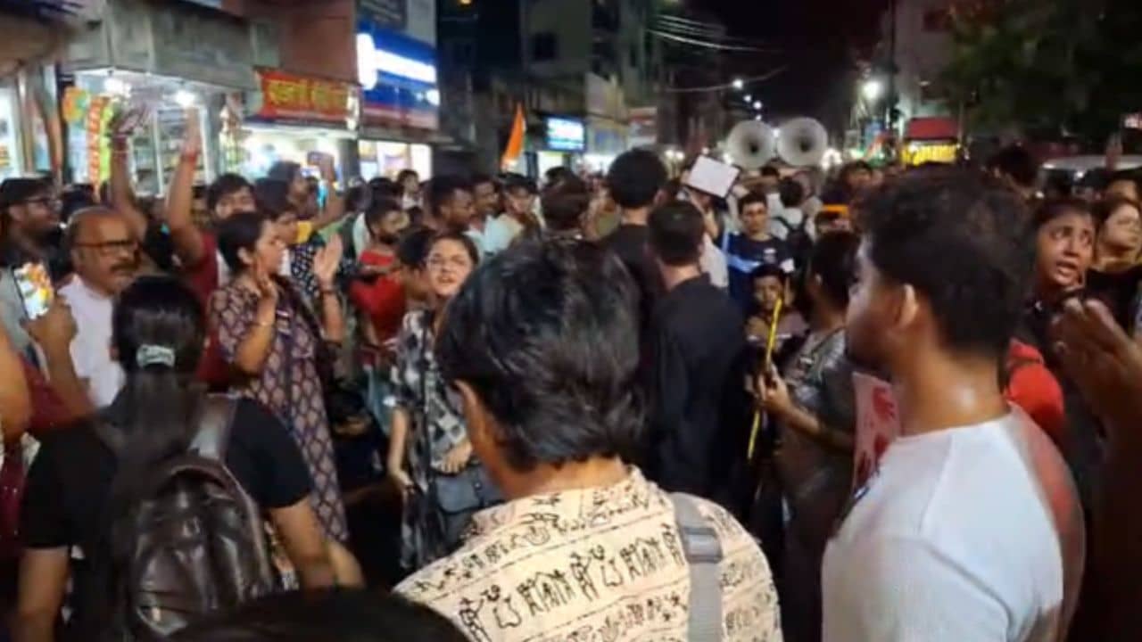 Naihati Protest: নৈহাটিতে প্রাক্তনীদের মিছিলে হামলা, তৃণমূলের দিকে অভিযোগের আঙুল