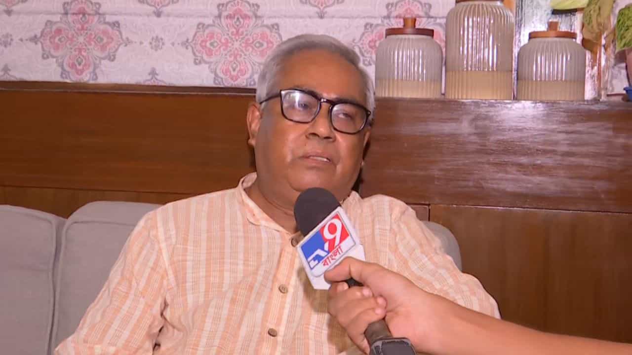 Sikkha Ratna Award: 'এই শিক্ষারত্নের ভার আমি বইতে চাইছি না', পুরস্কার ফেরালেন রামশঙ্করপুরের শিক্ষক Sikkha Ratna Award: 'এই শিক্ষারত্নের ভার আমি বইতে চাইছি না', পুরস্কার ফেরালেন রামশঙ্করপুরের শিক্ষক