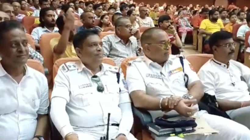 Siliguri: মহিলা-নিরাপত্তায় এবার বড় পদক্ষেপ, পুজোয় থাকবে পিঙ্ক ভ্যান