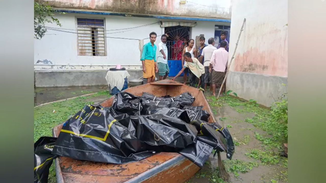 Pashkura Flood: ত্রিপল চুরির অভিযোগ ঘিরে রাজনৈতিক তরজা পাঁশকুড়ায়