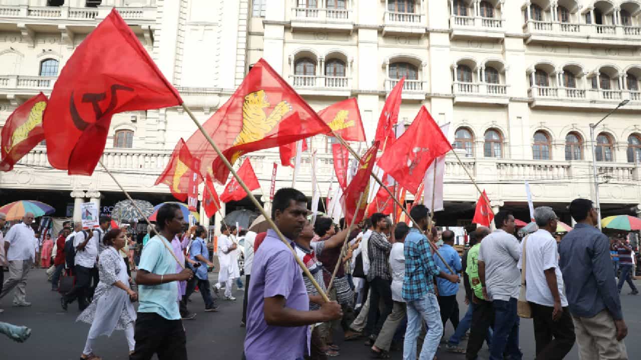 Kolkata Municipal Corporation: ফের শহরে মহামিছিলের ডাক, সঙ্গে ধরনা, অবরুদ্ধ হতে পারে কলকাতা পৌরসভা Kolkata Municipal Corporation: ফের শহরে মহামিছিলের ডাক, সঙ্গে ধরনা, অবরুদ্ধ হতে পারে কলকাতা পৌরসভা