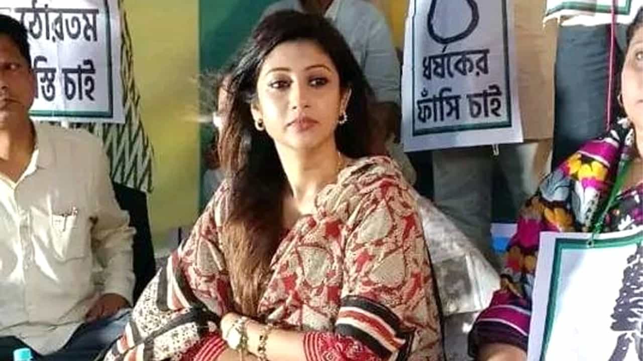 Lovely Maitra: আরও 'চাপে' লাভলি, এবার তাঁর বিরুদ্ধে মামলা হল হাইকোর্টে Lovely Maitra: আরও 'চাপে' লাভলি, এবার তাঁর বিরুদ্ধে মামলা হল হাইকোর্টে