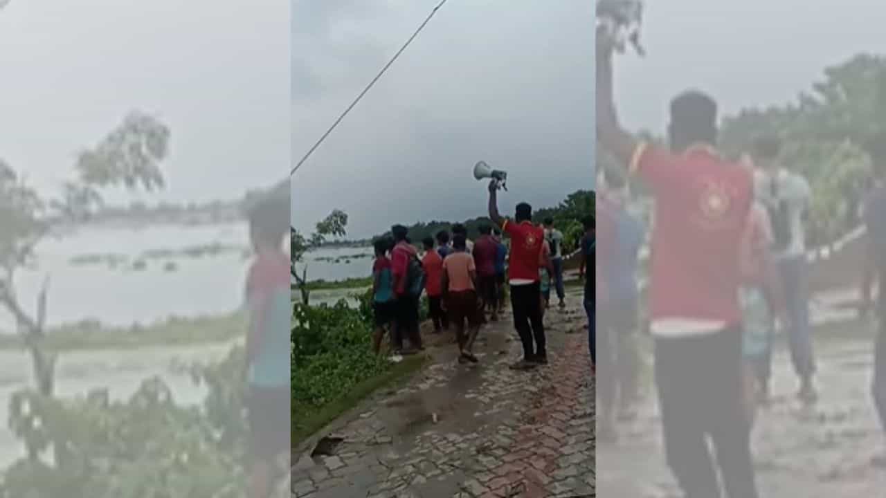 Malda: গঙ্গায় স্রোতের টান, মালদহে ডুবে গেল নৌকা Malda: গঙ্গায় স্রোতের টান, মালদহে ডুবে গেল নৌকা