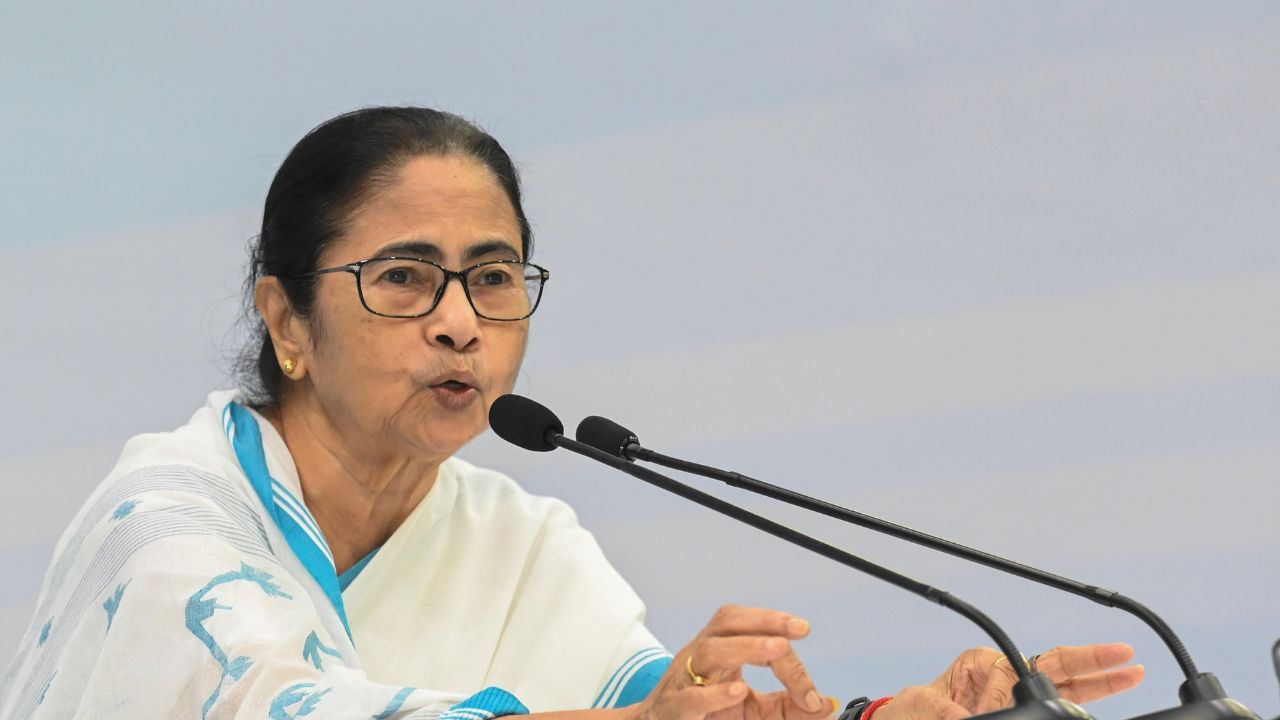 Mamata Banerjee: ধসে বিধ্বস্ত পাহাড়, খতিয়ে দেখতে রবিবার রওনা দিচ্ছেন মুখ্যমন্ত্রী