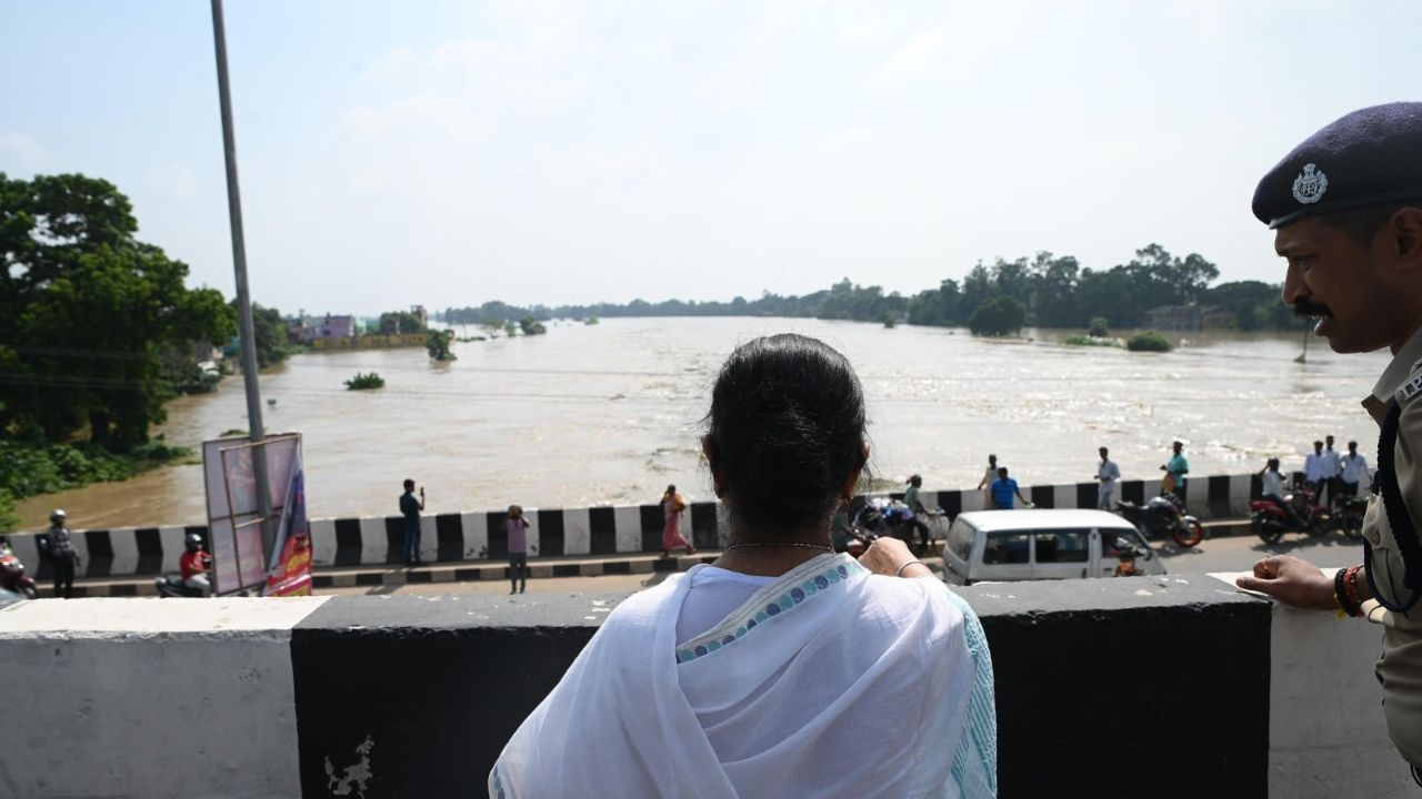 Mamata Banerjee: 'বাংলাকে ডুবিয়েছে ওঁরাই', পরিস্থিতি দেখে ক্ষোভে ফেটে পড়লেন মমতা