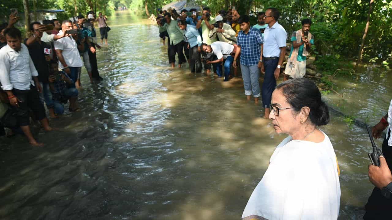 Mamata Banerjee: 'রাজ্যকে জানিয়েই জল ছাড়া হয়েছে', মমতার চিঠির ২৪ ঘণ্টা কাটার আগেই উত্তর দিল কেন্দ্র Mamata Banerjee: 'রাজ্যকে জানিয়েই জল ছাড়া হয়েছে', মমতার চিঠির ২৪ ঘণ্টা কাটার আগেই উত্তর দিল কেন্দ্র