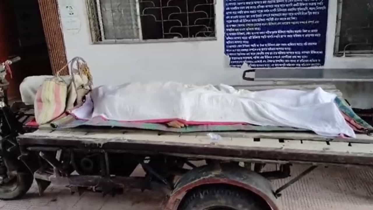 South 24 Parganas: শ্লীলতাহানির অভিযোগে এক যুবককে পিটিয়ে মারার অভিযোগ, ধৃত ৩ South 24 Parganas: শ্লীলতাহানির অভিযোগে এক যুবককে পিটিয়ে মারার অভিযোগ, ধৃত ৩