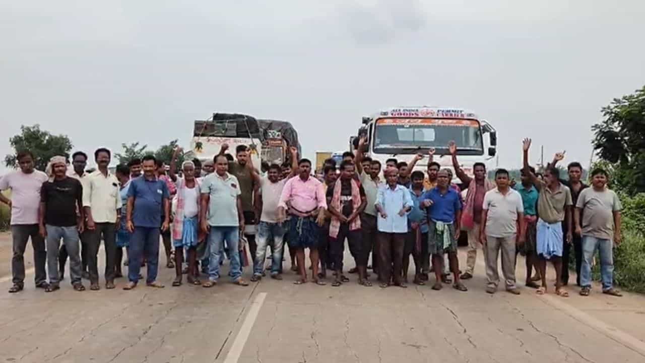 Medinipur: প্রতিবাদীকে মেরে মাথা ফাটিয়ে দেওয়ার অভিযোগ Medinipur: প্রতিবাদীকে মেরে মাথা ফাটিয়ে দেওয়ার অভিযোগ
