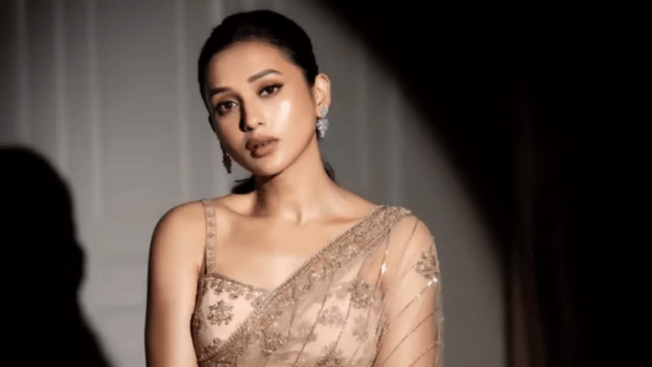 রেগে গেলেন মিমি,নায়িকার সাধের জামা ছিঁড়ল কে?