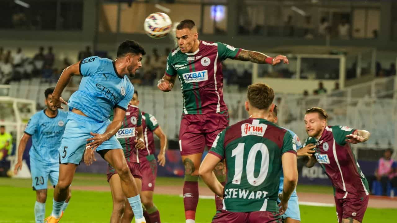Mohun Bagan: ডিফেন্সে ডামাডোল! ২-০ এগিয়ে থেকে ১ পয়েন্ট মোহনবাগানের Mohun Bagan: ডিফেন্সে ডামাডোল! ২-০ এগিয়ে থেকে ১ পয়েন্ট মোহনবাগানের