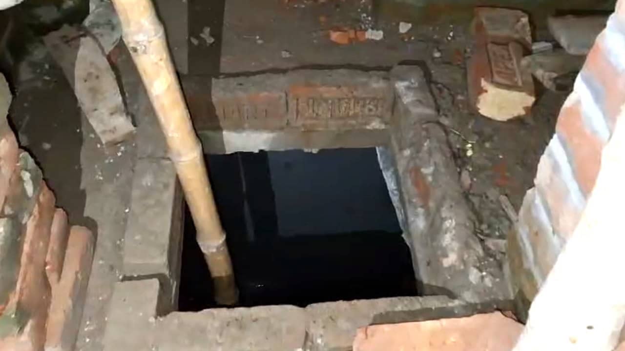 Murshidabad: দূর থেকে শুধু দেখা যাচ্ছিল টর্চের আলো, কাছে যেতেই নির্মীয়মান বাড়ির খোঁড়া গর্তে হাড়হিম করা দৃশ্য