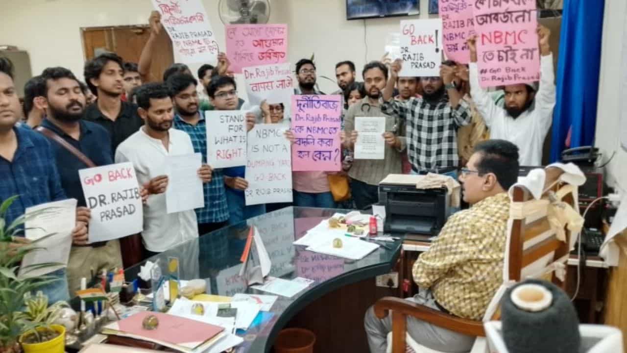 North Bengal Medical College: শুধু সোহম নন, উত্তরবঙ্গ মেডিক্যালে নম্বর বেড়েছিল আরও দু'জনের, প্রকাশ্যে এল নাম North Bengal Medical College: শুধু সোহম নন, উত্তরবঙ্গ মেডিক্যালে নম্বর বেড়েছিল আরও দু'জনের, প্রকাশ্যে এল নাম