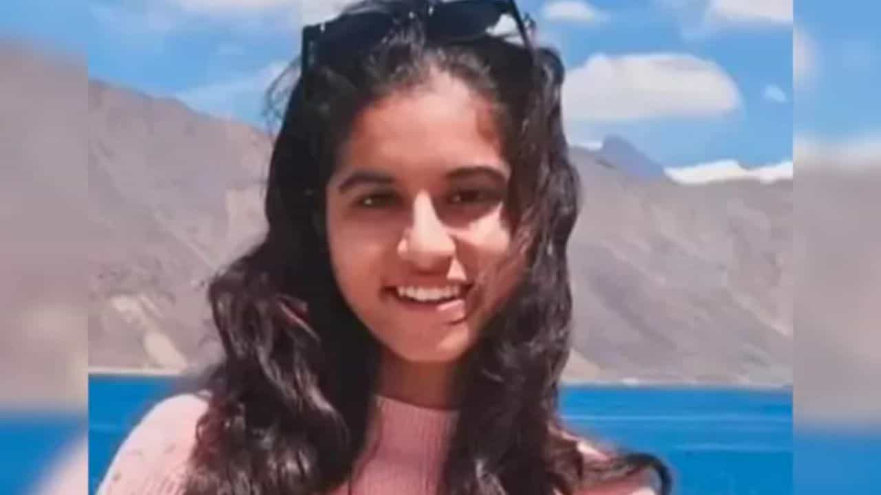 ১৯ বছরে হার্ট অ্যাটাক? হস্টেলের বন্ধ কামরা থেকে উদ্ধার NIA কর্তার মেয়ের দেহ ১৯ বছরে হার্ট অ্যাটাক? হস্টেলের বন্ধ কামরা থেকে উদ্ধার NIA কর্তার মেয়ের দেহ
